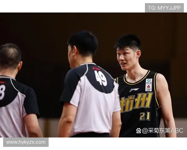 新疆官媒夸胡金秋暗讽男篮队长